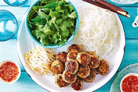  Bún Chả: En Lättsmältande Smörgåsbord av Aromer och Texturer!