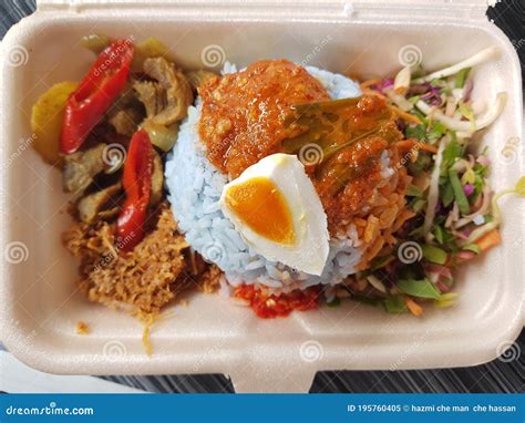  Nasi Kerabu - En aromatisk explosion av färskheten i Malaysia!