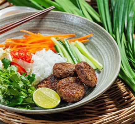  Bún Chả - En Smaksensation av Kryddigt Kött och Friska Grönsaker!